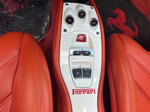 Used 2013 Ferrari 458 Spider image 27