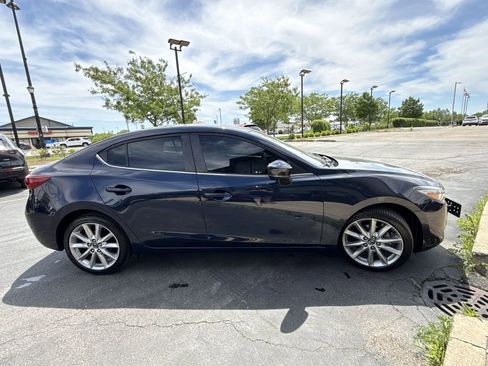 Used 2017 MAZDA MAZDA3 Touring FWD image 4