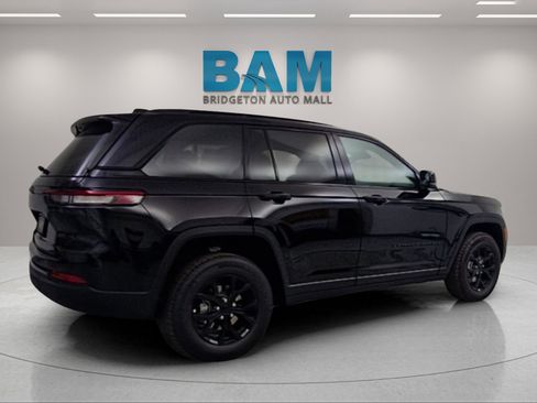 New 2025 Jeep Grand Cherokee Altitude image 7