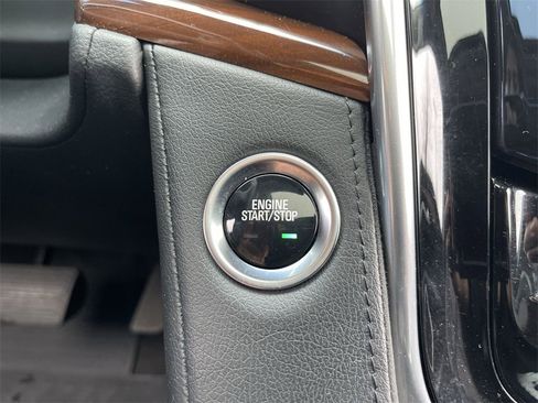 Used 2020 Cadillac Escalade Premium Luxury image 17