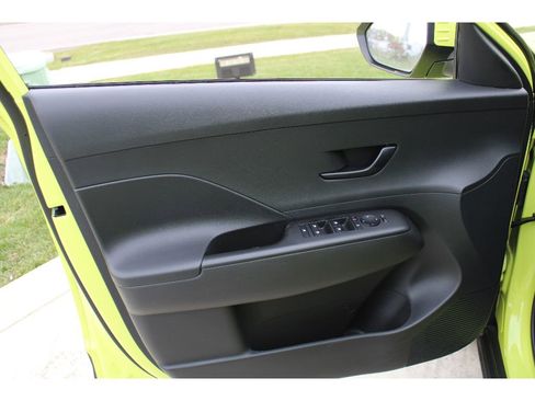 Certified 2025 Hyundai Kona SEL image 15