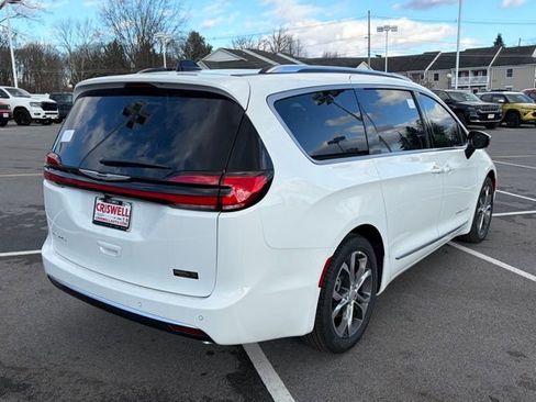 New 2026 Chrysler Pacifica Pinnacle image 8