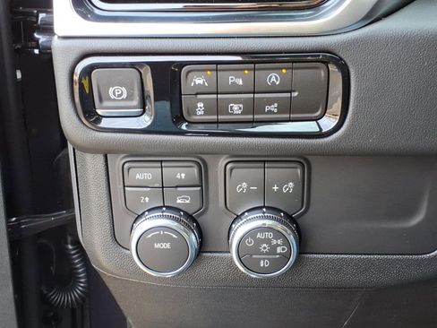 New 2026 GMC Yukon XL Elevation image 16