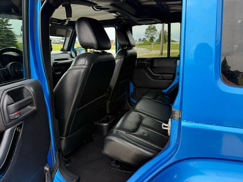 Used 2014 Jeep Wrangler Unlimited Sahara w/ Dual Top Group image 21