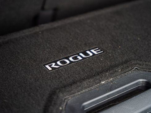 Used 2017 Nissan Rogue SV image 15