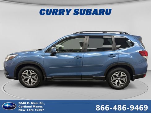Used 2023 Subaru Forester Premium AWD/4WD image 2