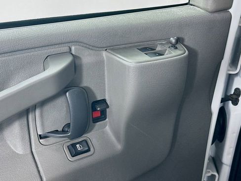 Used 2021 Chevrolet Express 2500 image 17