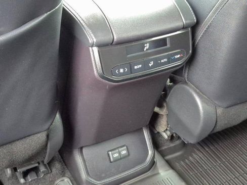 Used 2024 Toyota Highlander XLE image 17