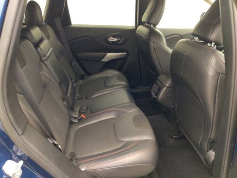 Used 2018 Jeep Cherokee Trailhawk w/ Cold Weather Group image 19