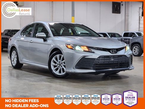 Used 2022 Toyota Camry LE FWD image 1