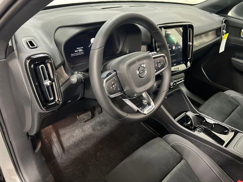 New 2024 Volvo XC40 Recharge Plus image 5