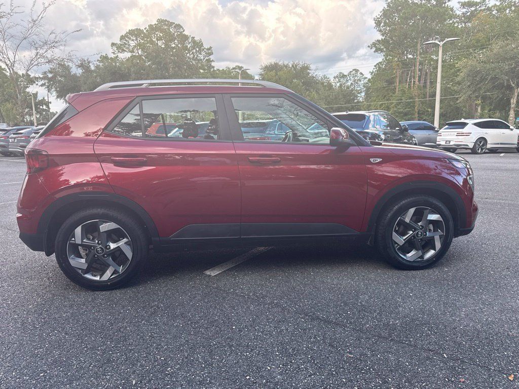 Used 2025 Hyundai Venue SEL FWD image 8