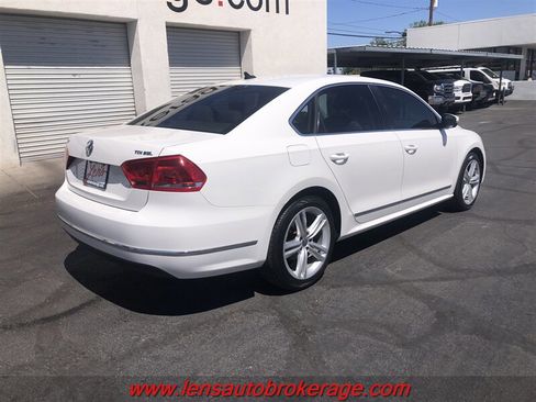 Used 2013 Volkswagen Passat TDI SEL Premium FWD image 8