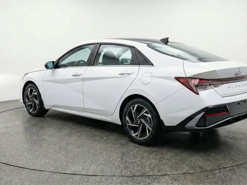 Used 2025 Hyundai Elantra SEL FWD image 6