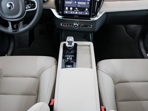 New 2026 Volvo XC90 B6 Plus image 16