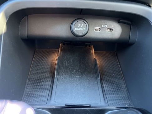 Certified 2025 Volvo XC40 B5 Plus image 38