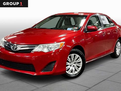 Used 2013 Toyota Camry LE image 1