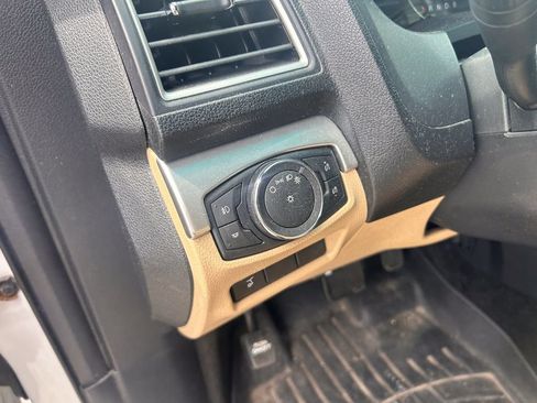Used 2016 Ford Explorer XLT w/ Equipment Group 202A AWD/4WD image 9