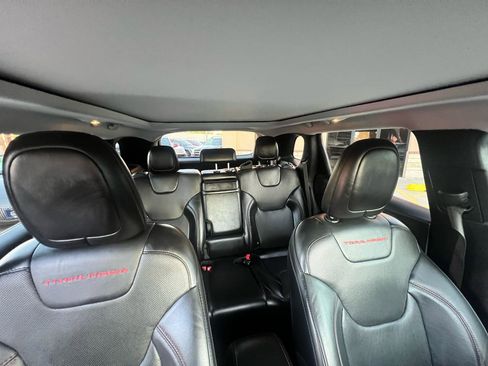 Used 2019 Jeep Cherokee Trailhawk AWD/4WD image 34