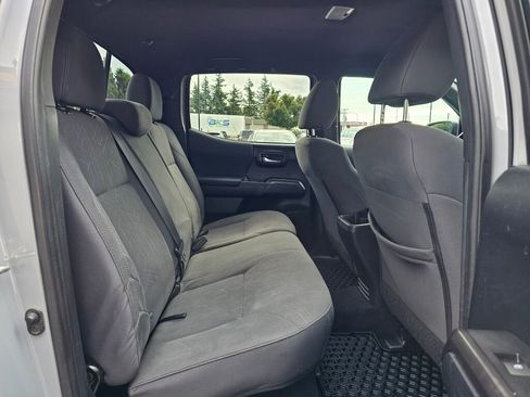 Used 2018 Toyota Tacoma TRD Sport image 14