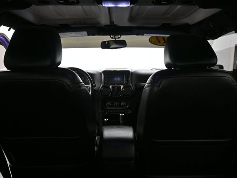 Used 2017 Jeep Wrangler Sahara image 23