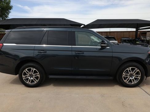 Used 2025 Ford Expedition Active AWD/4WD image 4