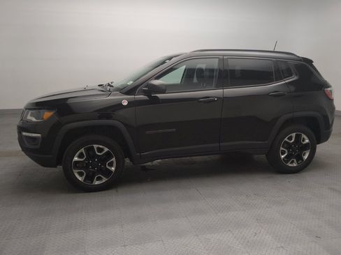 Used 2017 Jeep Compass Trailhawk w/ Leather Interior Group AWD/4WD image 2