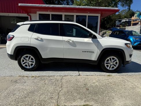 Used 2018 Jeep Compass Sport w/ Tech Group FWD image 3