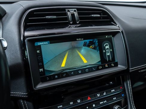 Used 2018 Jaguar F-PACE S image 17