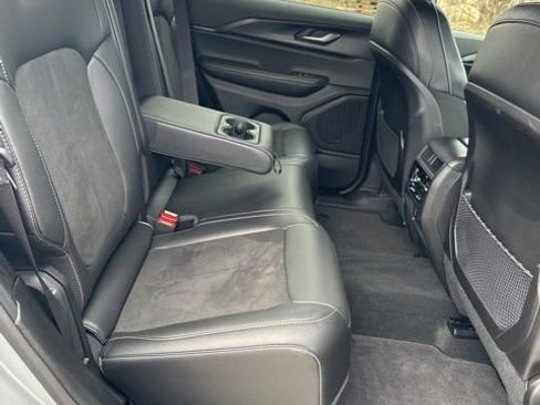 Used 2025 Jeep Grand Cherokee Altitude image 47