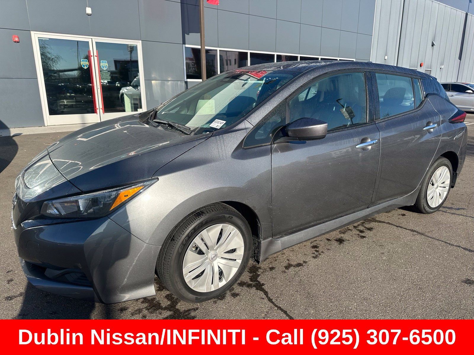 Used 2025 Nissan Leaf S FWD image 2