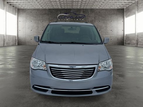 Used 2016 Chrysler Town & Country LX image 7