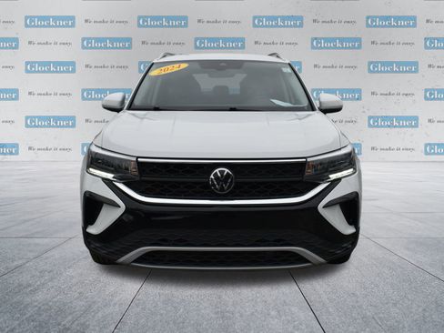 Used 2024 Volkswagen Taos SE image 2