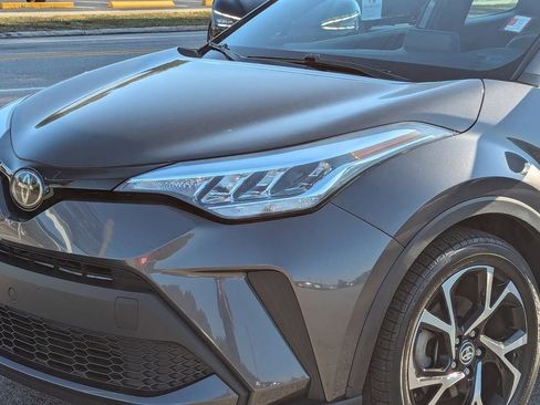 Used 2022 Toyota C-HR XLE image 6