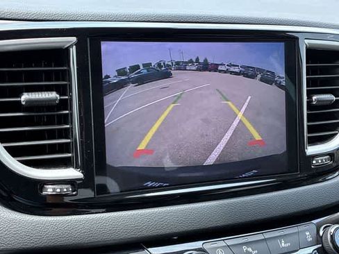 Used 2023 Chrysler Pacifica Touring-L FWD image 34