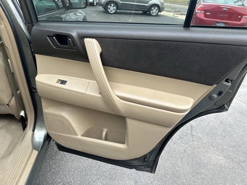 Used 2010 Toyota Highlander 2WD image 8