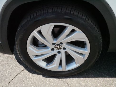 Certified 2023 Volkswagen Atlas SE image 15