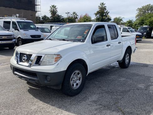 Used 2019 Nissan Frontier S image 2