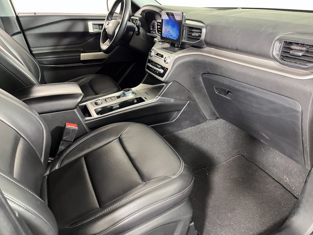 Used 2022 Ford Explorer XLT w/ Equipment Group 202A AWD/4WD image 39