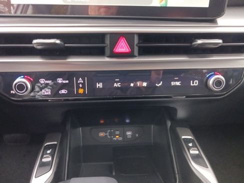 Used 2025 Kia Sorento S w/ Panoramic Sunroof Package image 23