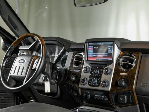 Used 2016 Ford F250 Platinum w/ FX4 Off-Road Package image 23