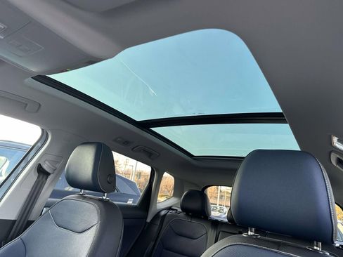 Certified 2025 Volkswagen Taos SEL image 17