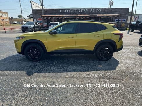 Used 2024 Chevrolet Trax ACTIV w/ Sunroof Package image 1