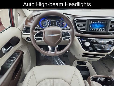 Used 2018 Chrysler Pacifica Touring-L image 21