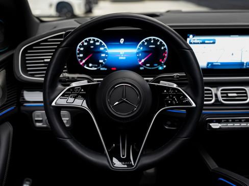Used 2024 Mercedes-Benz Maybach GLS 600 4MATIC image 46