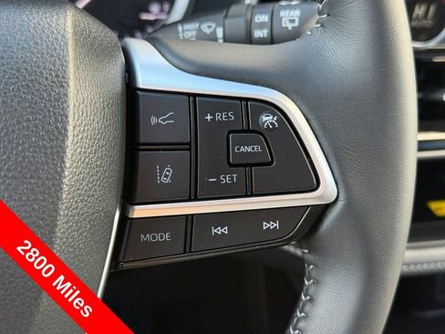 Used 2025 Toyota Highlander XLE image 21
