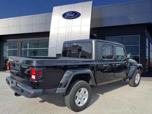Used 2023 Jeep Gladiator Sport AWD/4WD image 2