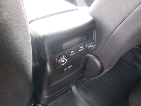 Used 2022 GMC Acadia SLE w/ LPO, Floor Liner Package FWD image 11