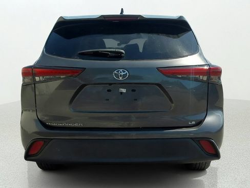 Used 2020 Toyota Highlander LE FWD image 5