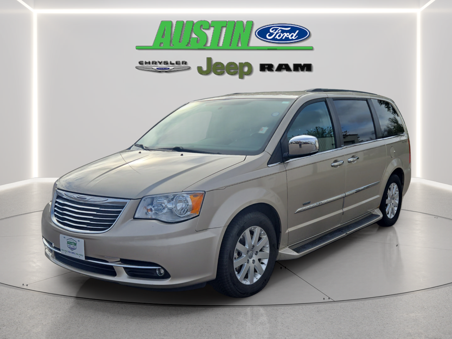 Used 2012 Chrysler Town & Country Touring-L w/ Entertainment Group #2 FWD image 1